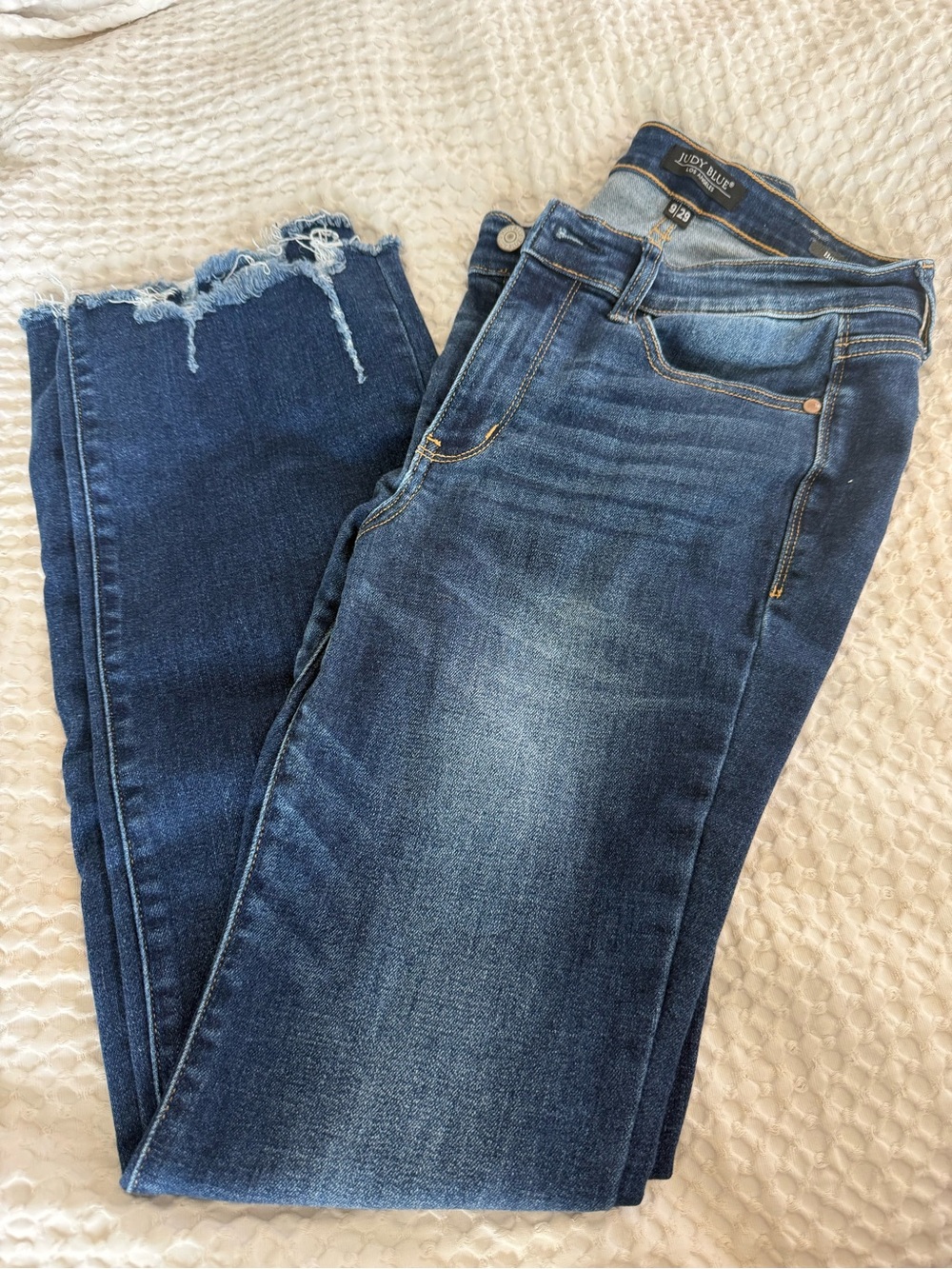 Judy Blue Dark Blue Frayed Hem Cropped Jeans